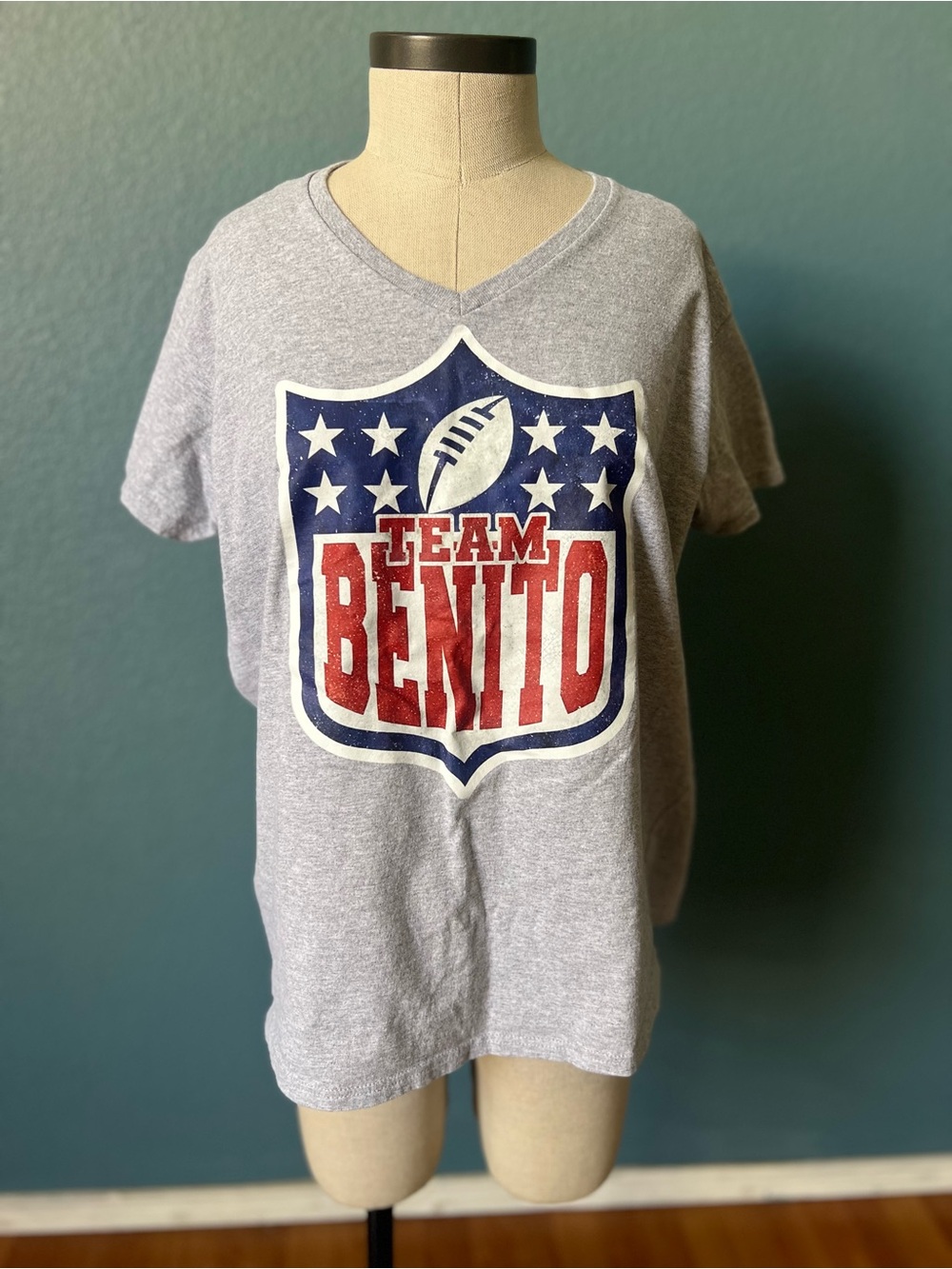 Team Benito Graphic V-Neck Women’s Tee- Heather‎ Gray logo football shirt